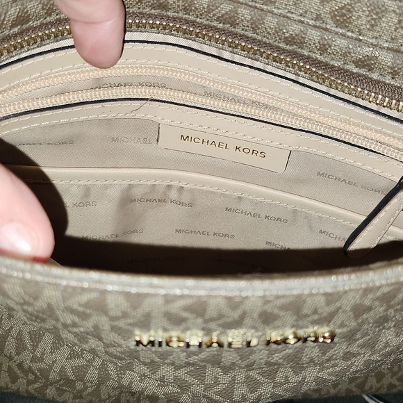 AUTHENTIC Michael Kors purse!!! - Picture 2 of 4